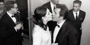 Festival di Sanremo 1966: Domenico Modugno bacia la moglie Franca Gandolfi dopo la vittoria