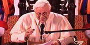 Maurizio Crozza imita papa Benedetto XVI