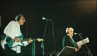 Franco Battiato e Manlio Sgalambro durante un concerto