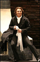 Roberto Alagna (Werther) nel primo atto dell'opera, foto Ramella & Giannese