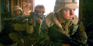 marines americani all'aereoporto di baghdad - 5 aprile 2003