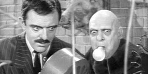 Gomez Addams (John Astin) e Uncle Fester Frump (Jackie Coogan) in "The Addams family" (ABC, 1964-66)