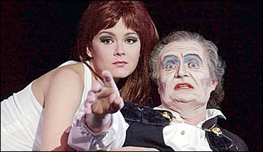 Rachel Stirling e Jim Broadbent, protagonisti della black comedy ''Theatre of Blood'' in scena fino al 10 settembre al Lyttelton Theatre