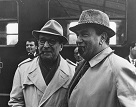 Georges Simenon (a sinistra) e Gino Cervi.
