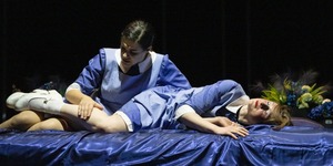 Assassinio mancato giocando al teatro