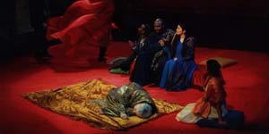 La scenografia de La tragédie d'Hamlet di Peter Brook